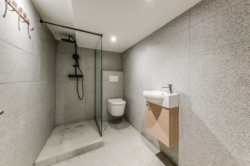 INVESTMENT OPPORTUNITY ~ 7.7% GROSS RETURN - RENOVATED - EXCLUSIVE (5)