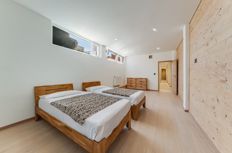 INVESTMENT OPPORTUNITY ~ 7.7% GROSS RETURN - RENOVATED - EXCLUSIVE (3)