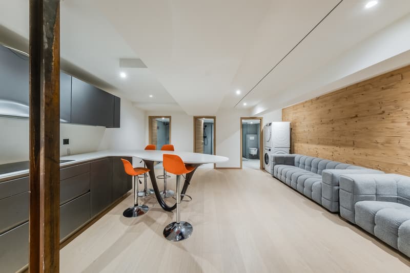 INVESTMENT OPPORTUNITY ~ 7.7% GROSS RETURN - RENOVATED - EXCLUSIVE (11)