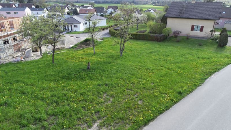 Bello terreno in vendita vicino al centro del villaggio (2)