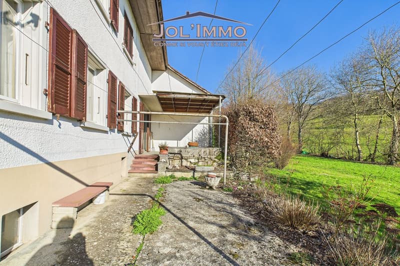 Casa spaziosa, situata in zona tranquilla con grande potenziale per realizzare i vostri progetti (5)
