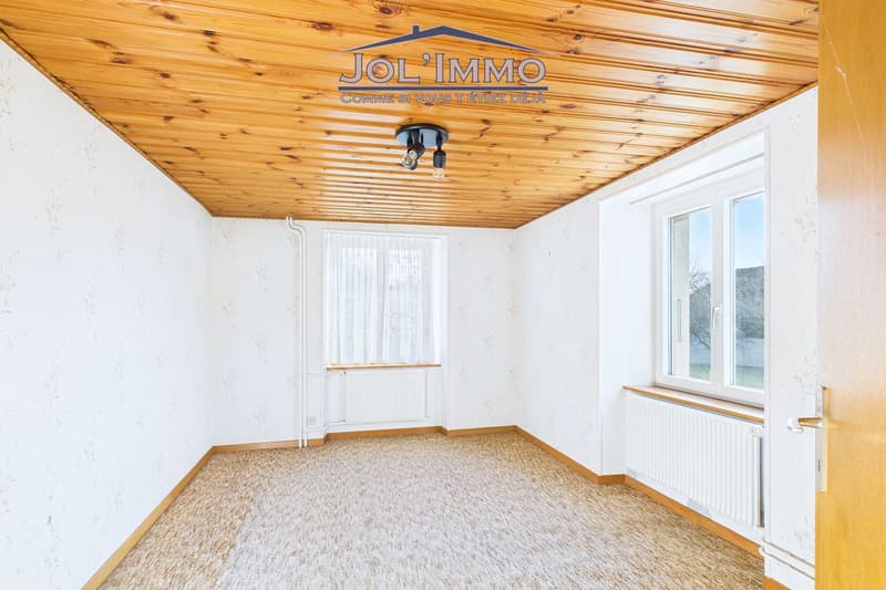 Casa spaziosa, situata in zona tranquilla con grande potenziale per realizzare i vostri progetti (11)