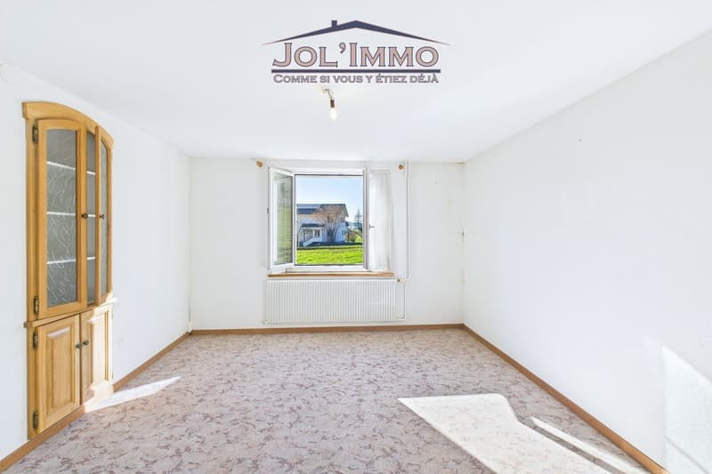 Casa spaziosa, situata in zona tranquilla con grande potenziale per realizzare i vostri progetti (9)