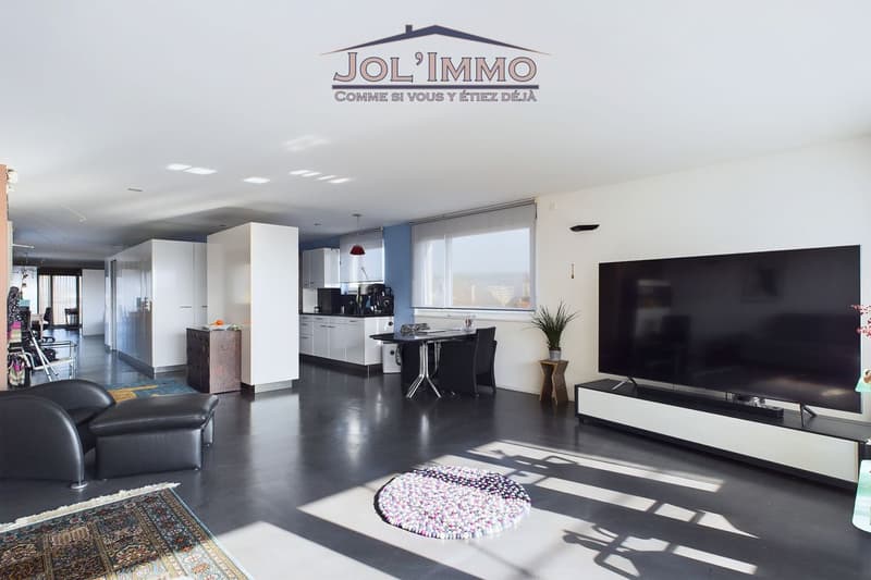 Penthouse with 360 Panoramic View in Biel - A Unique Opportunity! (5)