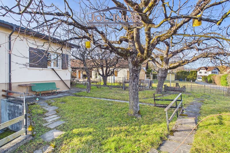 Individual house with great potential in quiet neighborhood in Courrendlin (2)