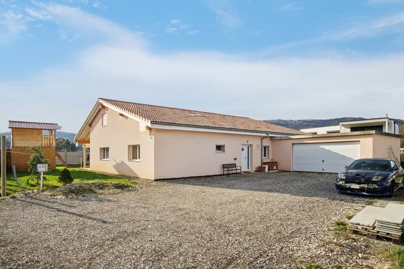 Large modern villa for sale in Bassecourt (3)