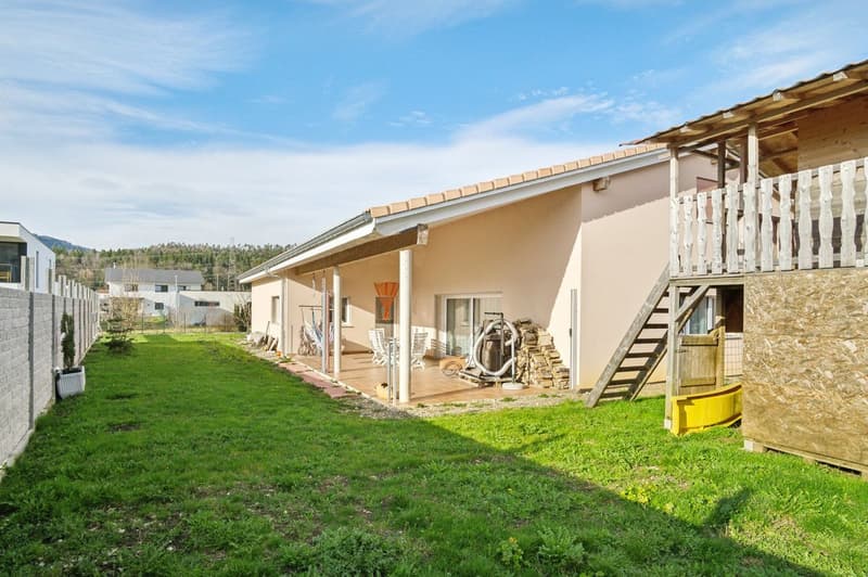 Large modern villa for sale in Bassecourt (2)