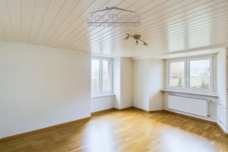 Large building with 3 apartments (9)