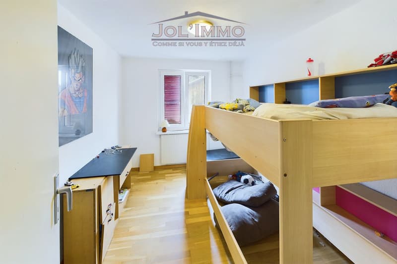 Large building with 3 apartments (10)