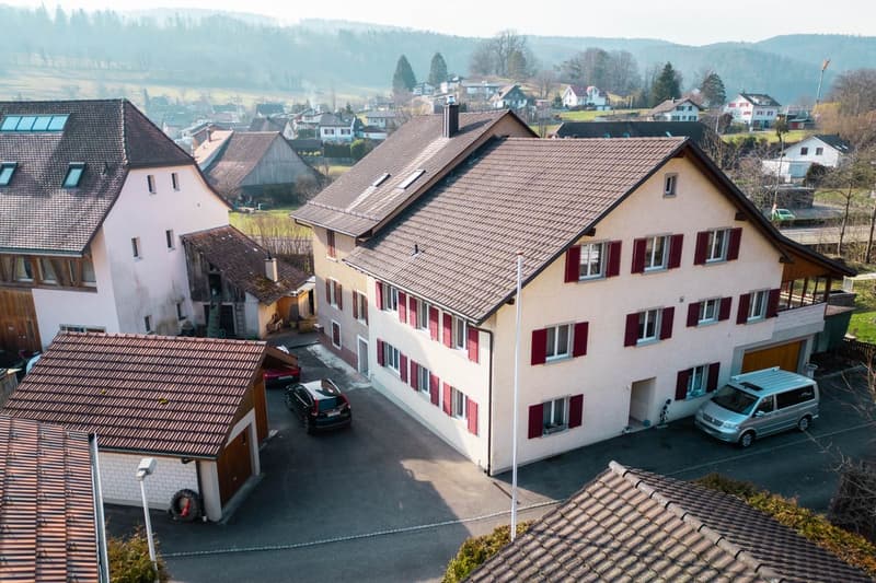 Grande maison avec 3 appartements - Surface habitable exceptionnelle! (2)
