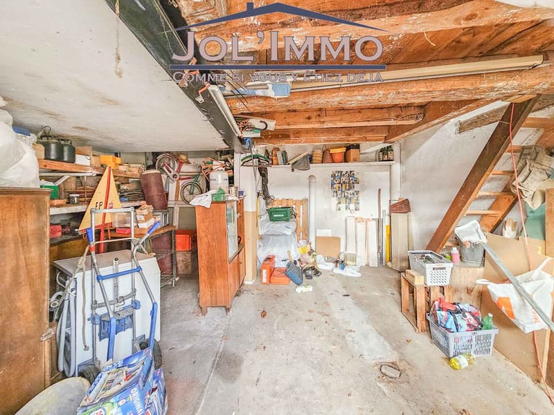 Building with 3 apartments, ideally located near the train station with an annex workshop and garage (5)