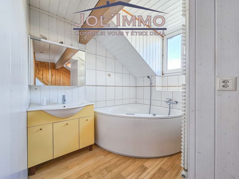 Building with 3 apartments, ideally located near the train station with an annex workshop and garage (3)