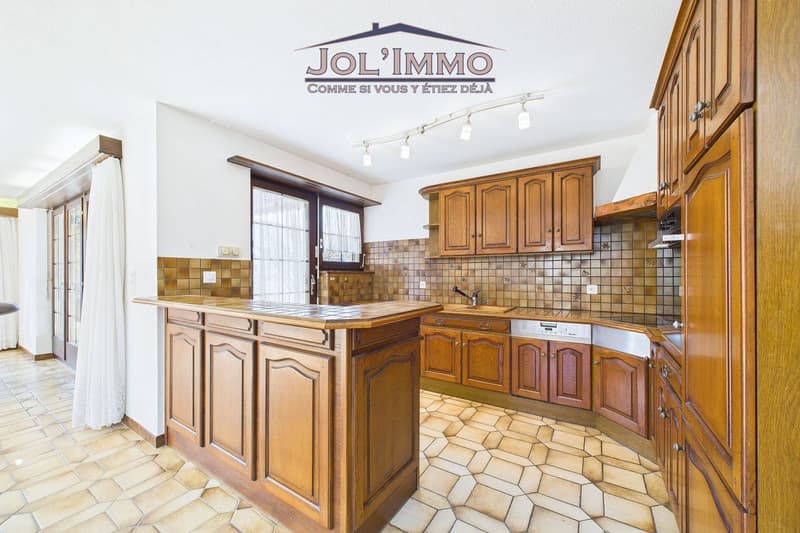 Maison familiale 6.5 pièces avec volumes généreux et grand jardin à Courrendlin (6)
