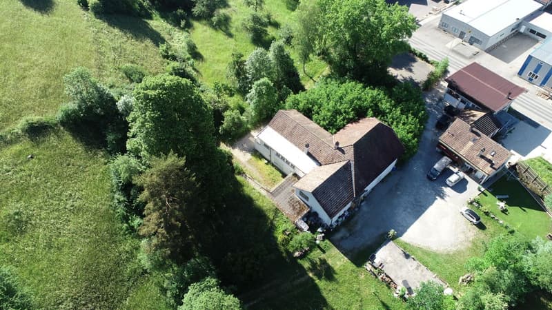 ### Eigentumswohnung mit 3 Apartments und Baugrund in Perrefitte (2)