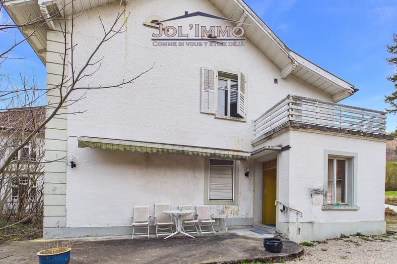 ### Eigentumswohnung mit 3 Apartments und Baugrund in Perrefitte (7)