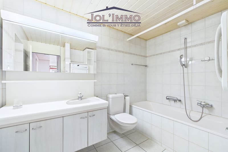 ### Eigentumswohnung mit 3 Apartments und Baugrund in Perrefitte (13)