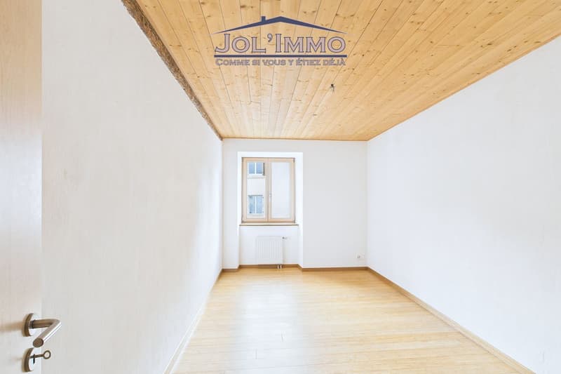 Petit immeuble rénové - 3 appartements à Vendlincourt (2)