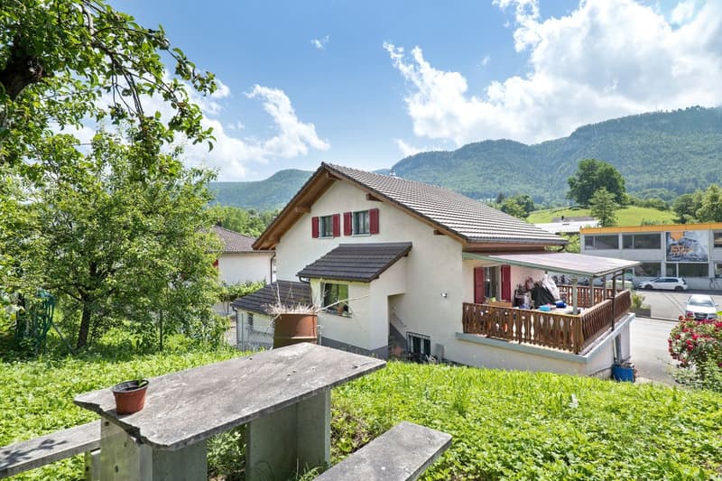 Grande maison de 6.5 pièces entièrement rénovée à l'entrée du village d'Eschert (2)
