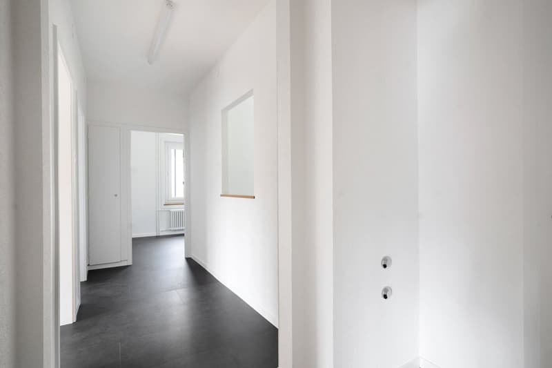 325401010006Hall.jpg