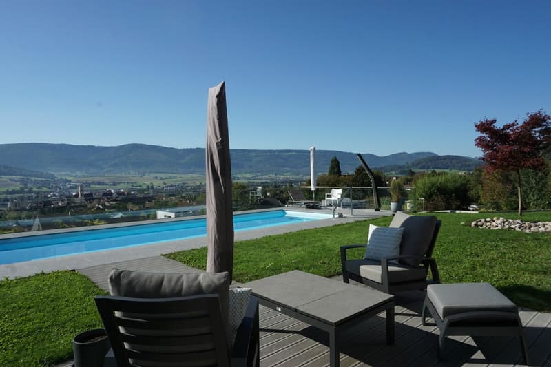 Luxurious villa with pool and breathtaking view (3)