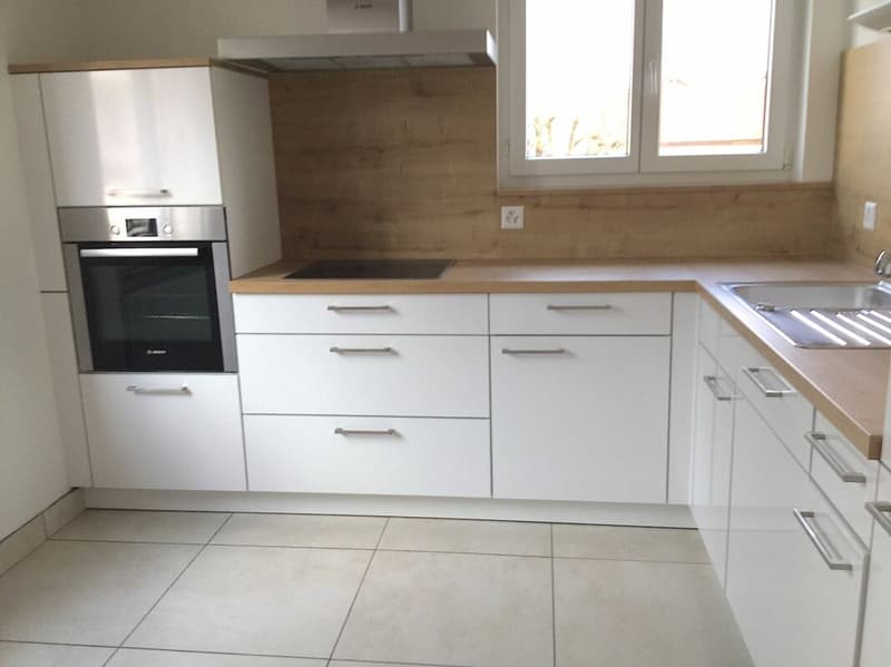 ARI-253 - Building with 3 apartments, 3 garages and 2 parking spaces near CFF train station (11)