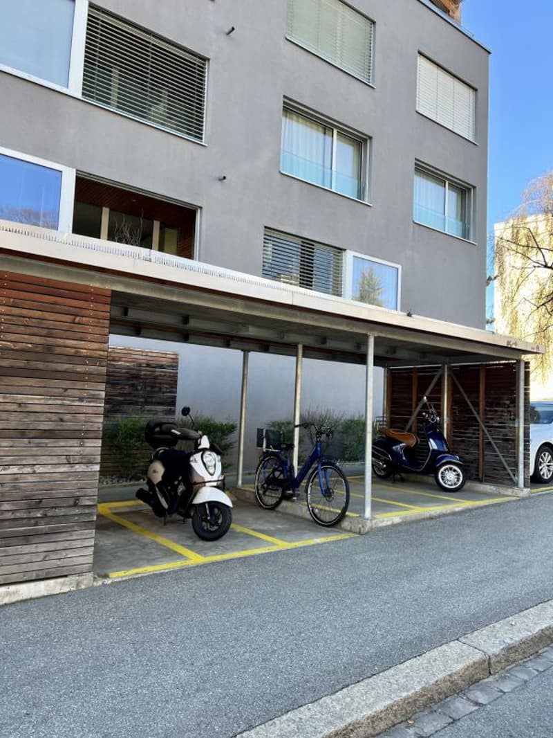 Place de parc pour moto (2)