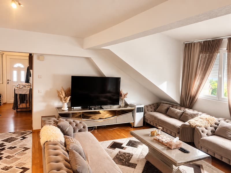 Helle 4.5 Zimmer-Wohnung mit Balkon in Studen (5)