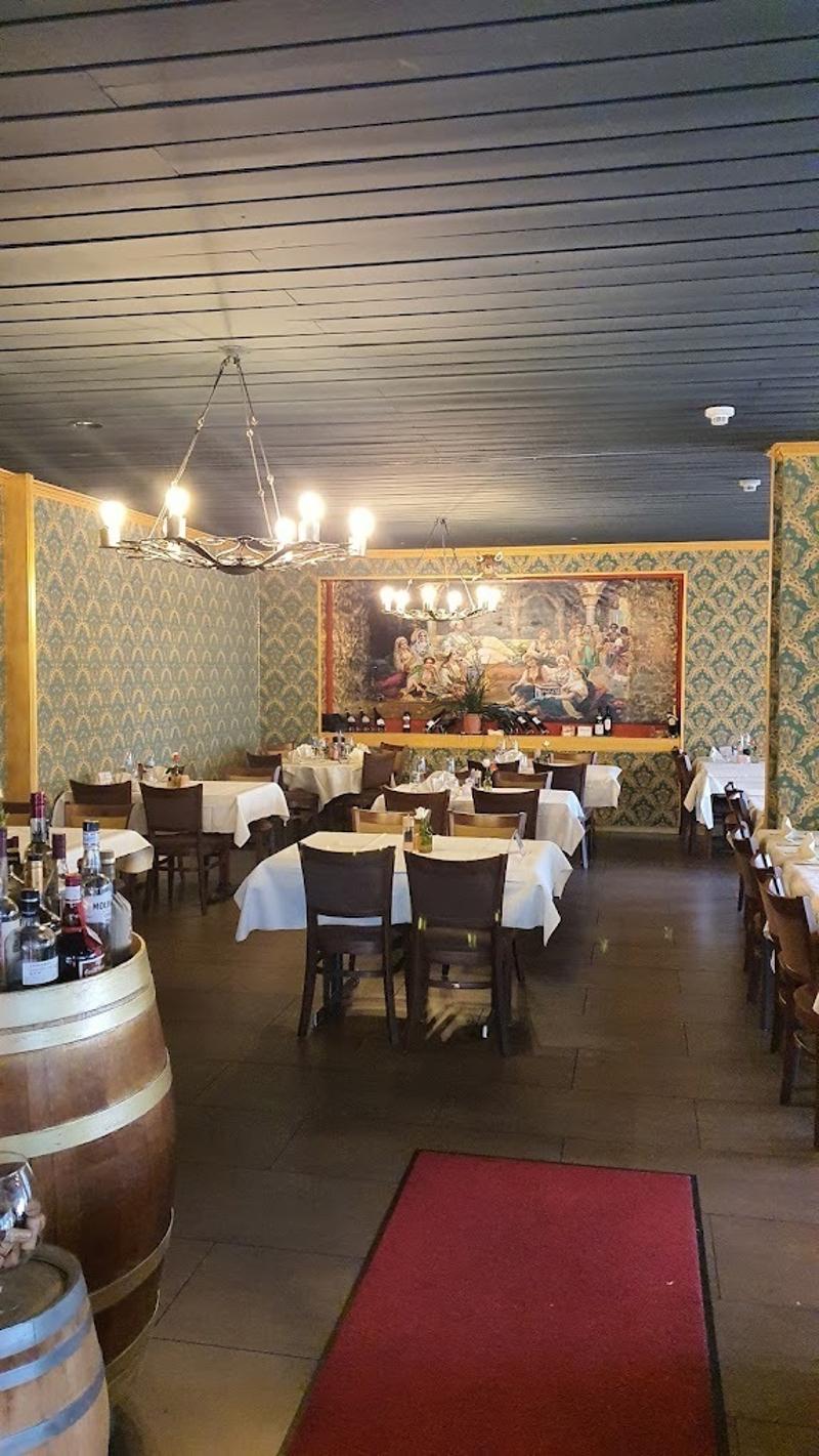 Restaurant à Louer : Emplacement Idéal et Grande Capacité (5)