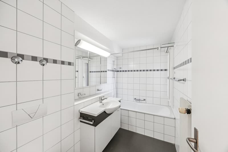 Bad_mit_Badewanne.jpg