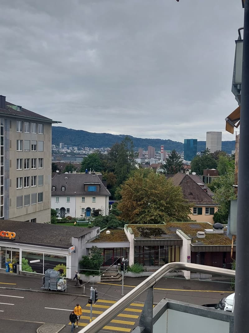 Aussicht vom Balkon zur Stadtseite