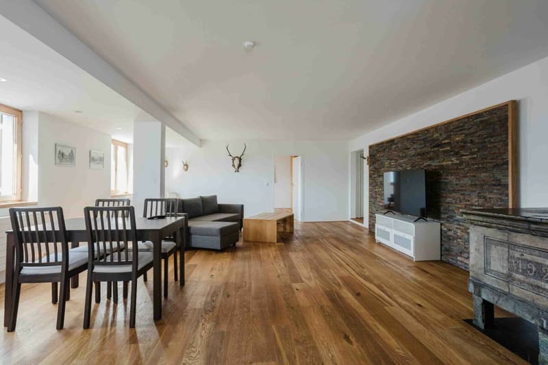 Tradition trifft Moderne - 6.5 Zi-EFH mit 3.5 Zi-Einliegerwohnung mit Bergpanorama in Ruschein (9)