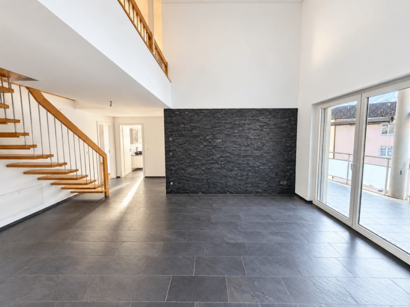 Wohnen auf zwei Ebenen - gepflegte 6.5-Zimmer-Maisonette-Dachwohnung mit Galerie (1)