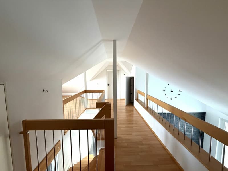 Wohnen auf zwei Ebenen - gepflegte 6.5-Zimmer-Maisonette-Dachwohnung mit Galerie (7)