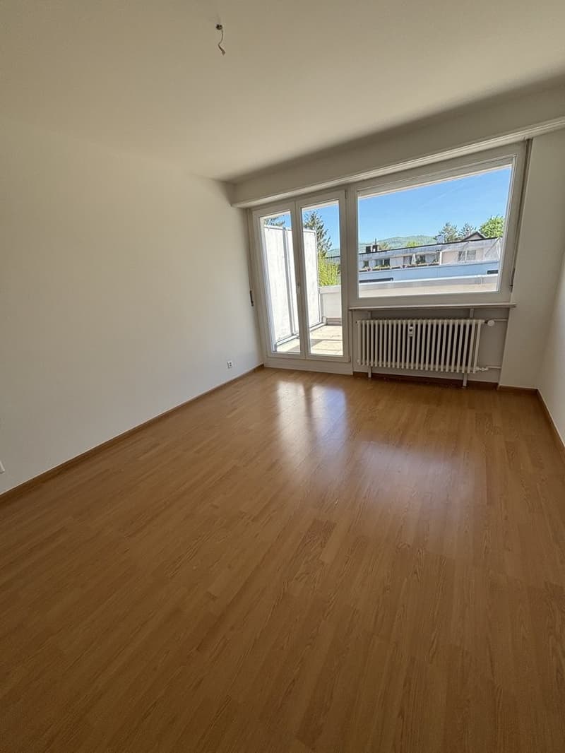 Partially renovated attic apartment with a view of the green (8)