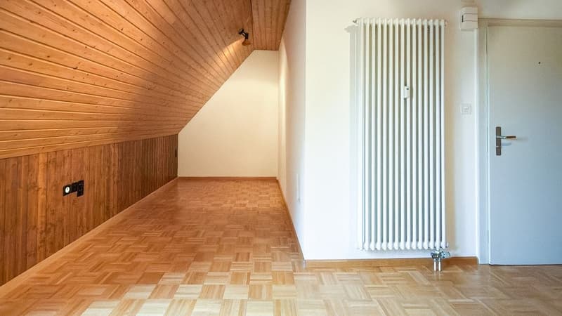 Heller Hobby- und Bastelraum mit Lavabo und Tageslicht (5)