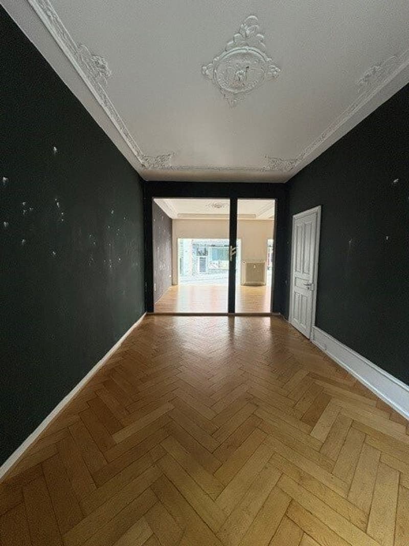 Ladensicht vom hinteren Raum nach vorne