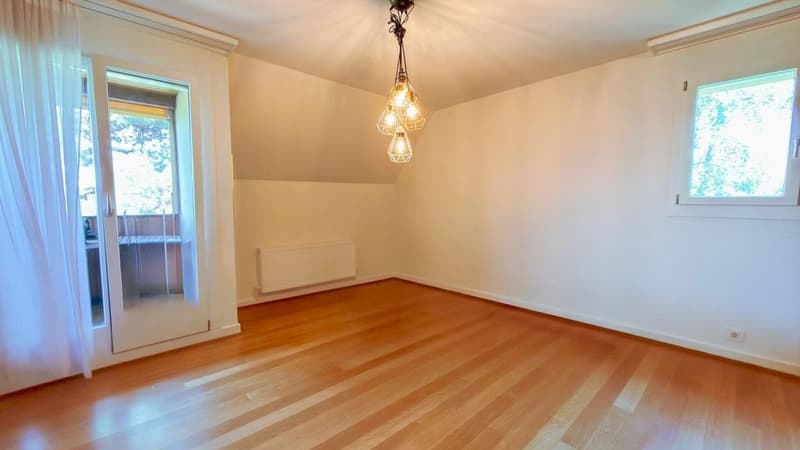 Appartement-maisonnette de 6,5 pièces avec cheminée et deux balcons à Riehen (7)
