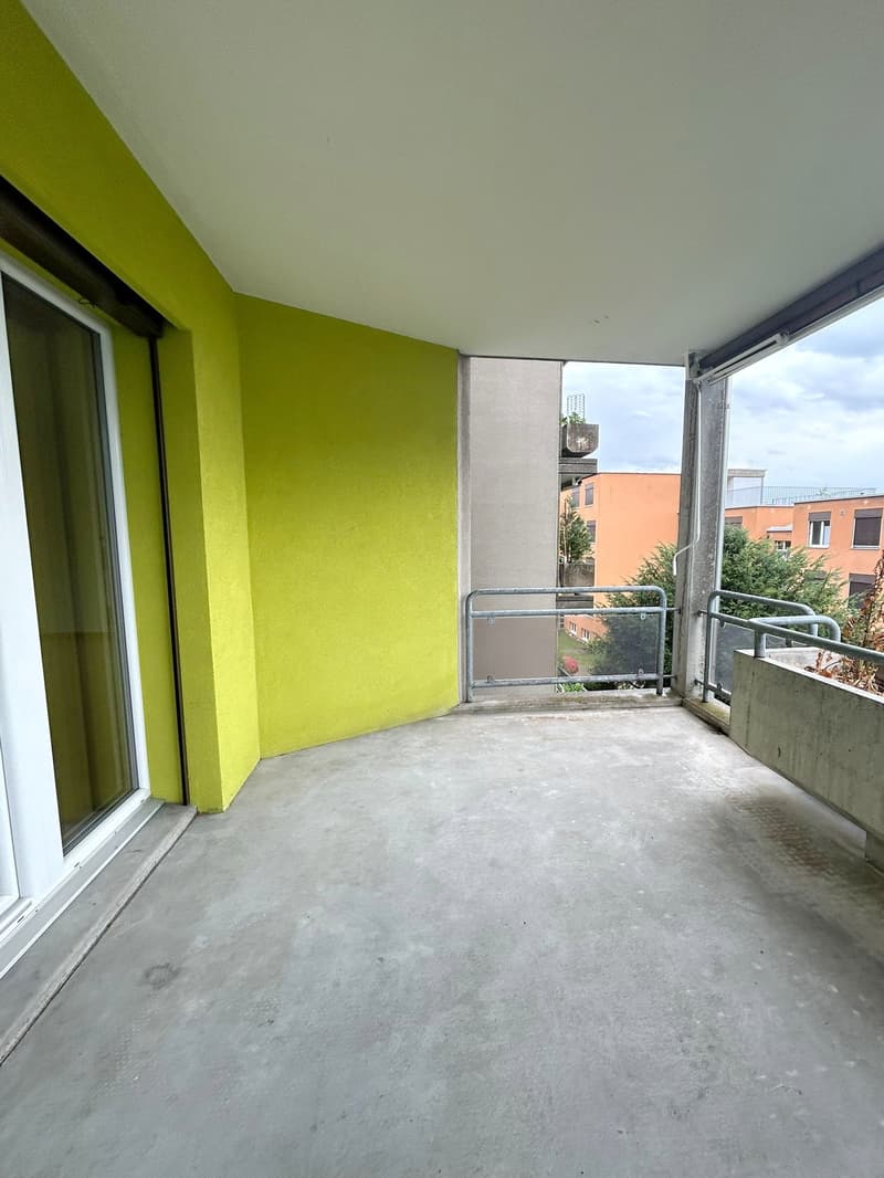 Balkon mit Blumentrog