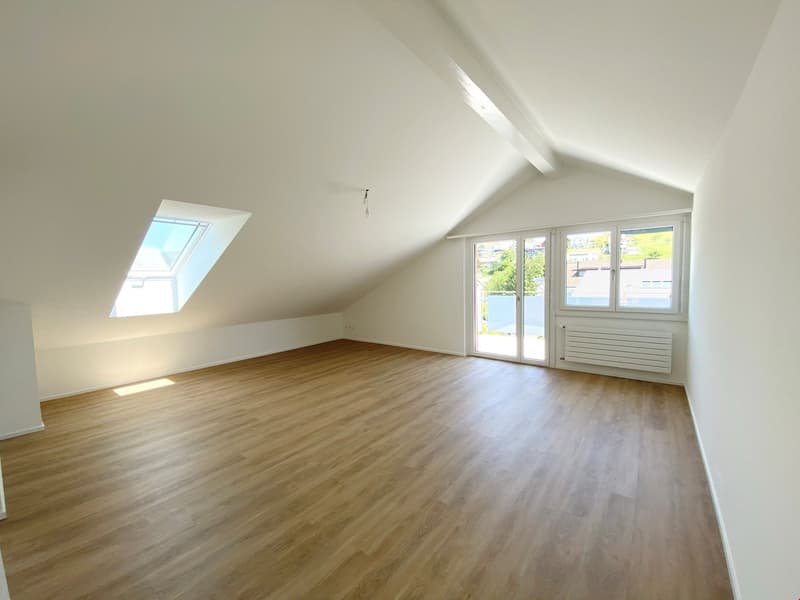 Wohnzimmer mit Balkon