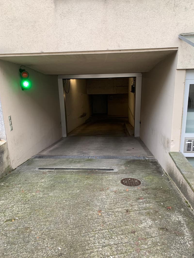 Posto auto con posizione centrale vicino alla caserma (2)