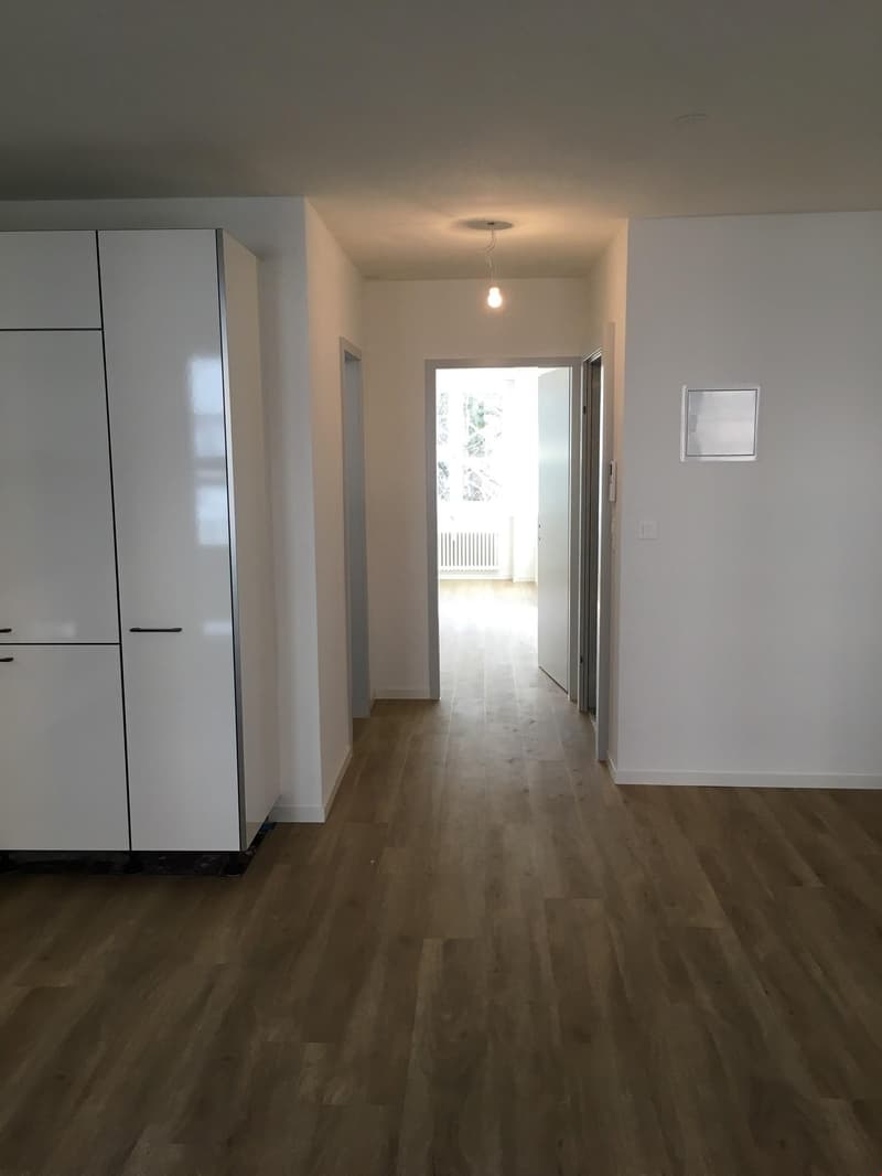 Wohnzimmer zu Eingangsbereich