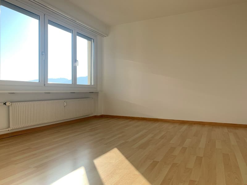 Wohnzimmer mit Balkon