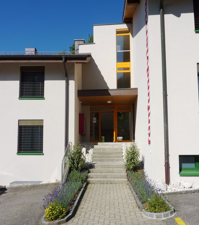 Modern - komplett saniert - an ruhiger Lage (2)