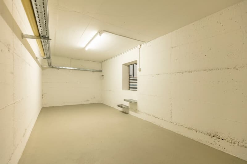 Exclusive Commercial Studio (8)