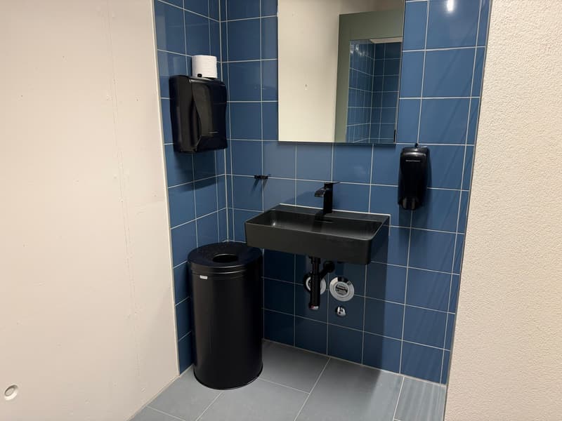 Spazio ufficio/commerciale moderno, completamente sviluppato, in posizione ottimale (9)