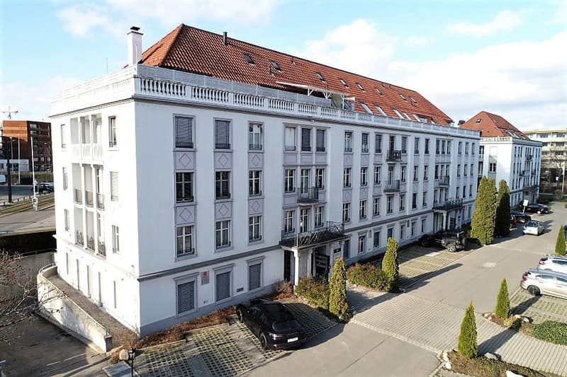 Ausgebaute Bürofläche mit guter Anbindung (1)