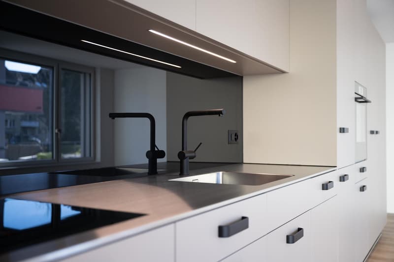 Moderne 2.5-Zimmerwohnung mit grosszügigem Balkon in Bassersdorf (3)