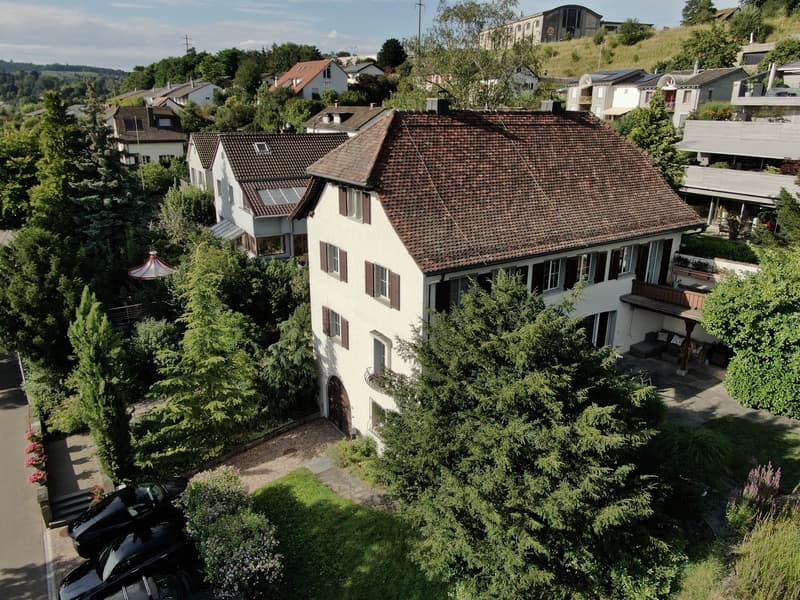 fantastishes Wohnen am Sonnenhang von Flurlingen / aerial view of a home in the neighborhood