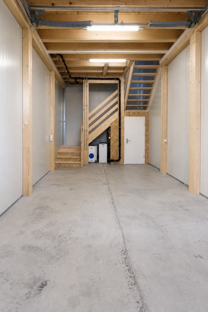 Espace commercial moderne avec des options d'utilisation polyvalentes (2)