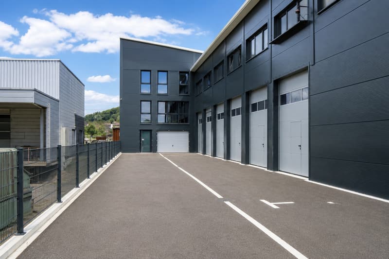 Espace commercial moderne avec des options d'utilisation polyvalentes (6)